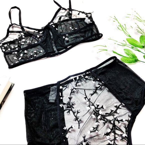 Lingerie set. Top and bottom - Picture 2 of 4